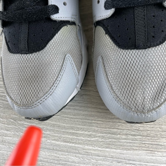 Nike Boys Huarache Run 654275-015 Gray Running Shoes Sneakers Size: 7Y - Picture 16 of 16